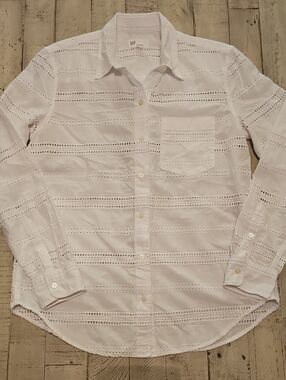 GAP White Eyelet-Stripe Long Sleeve Button-Down Shirt       🌸Like New🌸